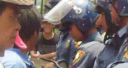 Magsasaka lumusob sa DAR, HOR