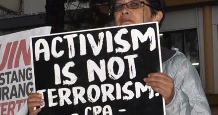 Court drops more than 600 individuals in DOJ terror list