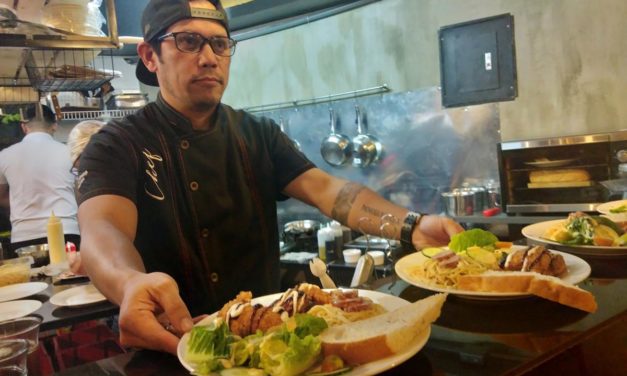 Bistro a nangpabaro iti burger ken mangimpleo iti PWDs
