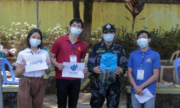 H4PB gives improvised PPEs to PNP, barangay frontline workers