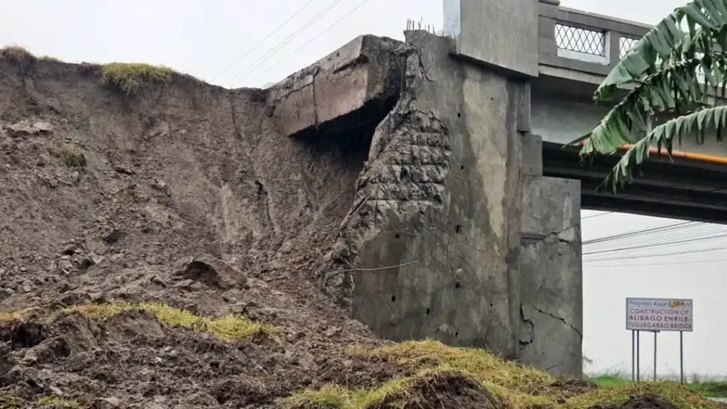 DAMAGED. The collapsed bridge approaches of the proposed Tuguegarao-Enrile bridge. The structure collapsed even without a single vehicle passing through the P90-million structure. (Courtesy of Enrile LGU)